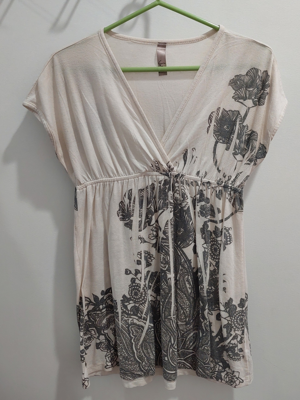 Vall Women’s Small Cream Floral Print Surplice Tunic Top